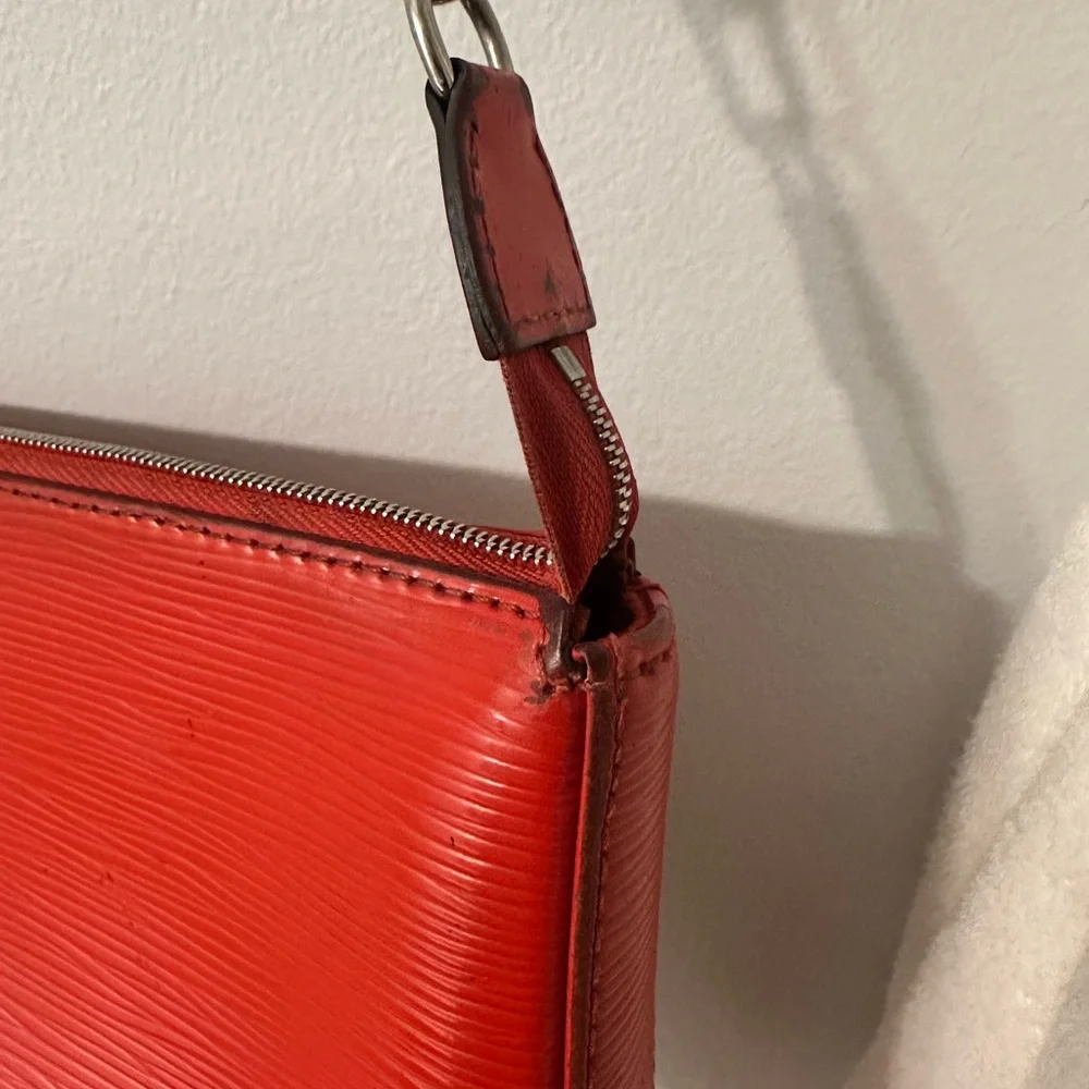 Louis Vuitton Red Epi Pochette Shoulder Bag - Picture 4 of 9